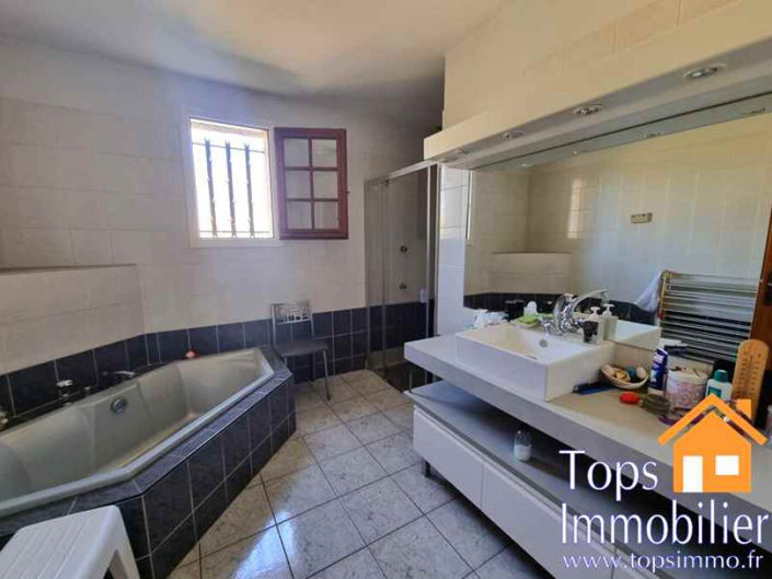 Image No.8-4 Bed Property for sale