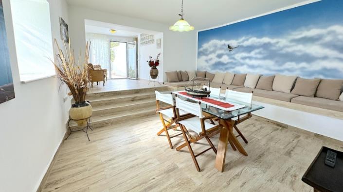 Image No.1-4 Bed Maisonette for sale