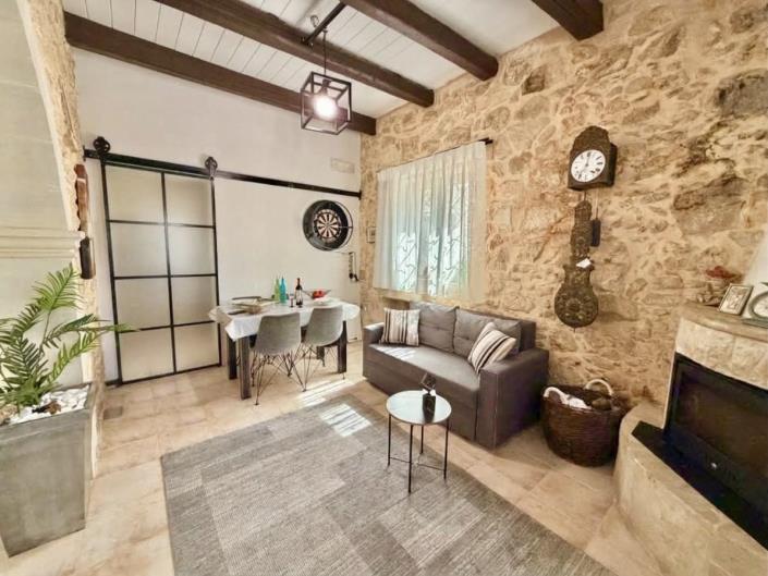 Image No.10-1 Bed House for sale
