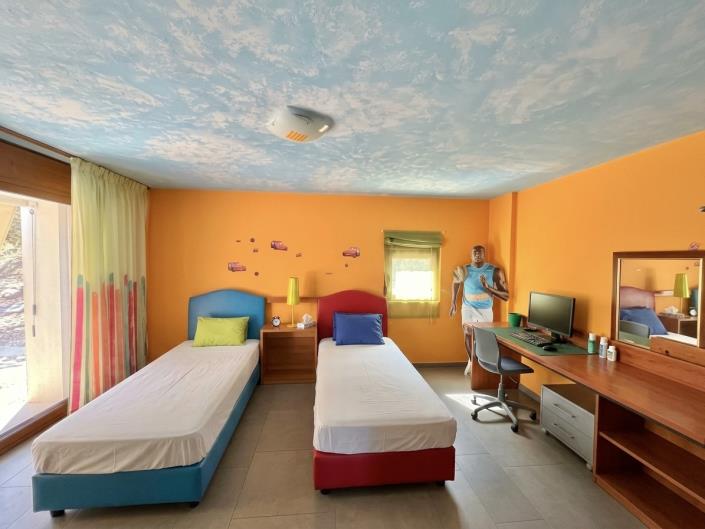 Image No.15-3 Bed House for sale