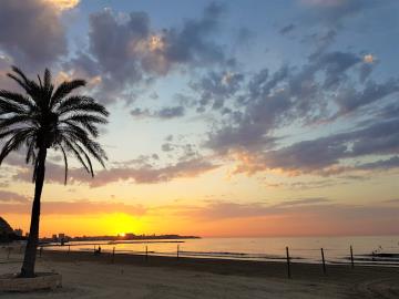 Alicante-beach--El-Postiguet-