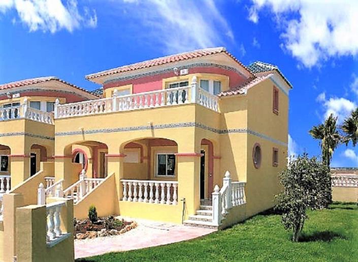 Image No.1-3 Bed Townhouse for sale