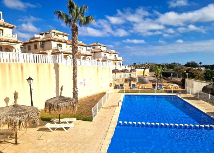 2 Bedrooms semidetached for sale in La Zenia Large house with