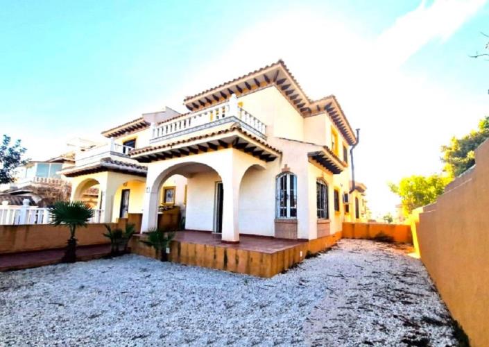 2 Bedrooms semidetached for sale in La Zenia Large house with