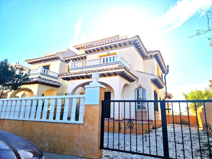 2 Bedrooms semidetached for sale in La Zenia Large house with