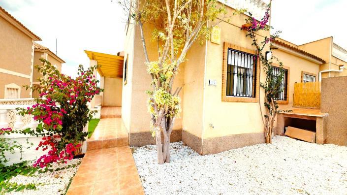 Image No.8-3 Bed Semi-Detached for sale