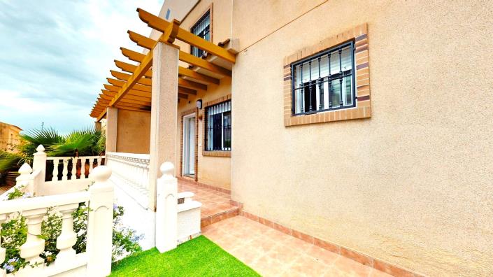 Image No.10-3 Bed Semi-Detached for sale