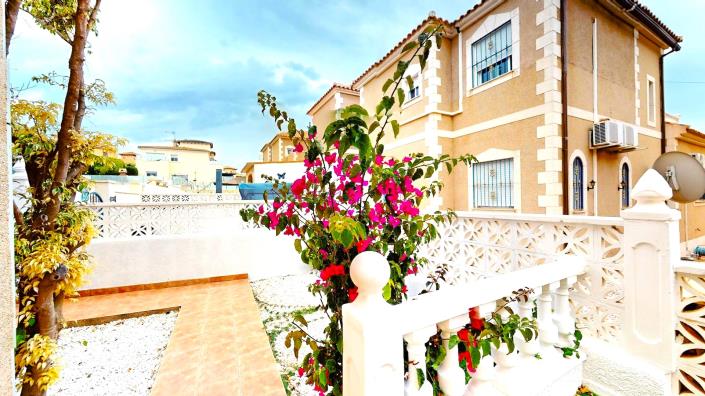 Image No.11-3 Bed Semi-Detached for sale