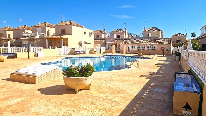 Image No.8-3 Bed Semi-Detached for sale