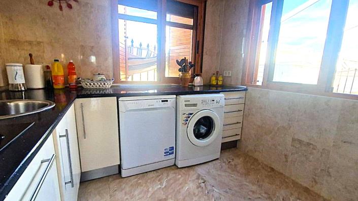 Image No.11-3 Bed Semi-Detached for sale