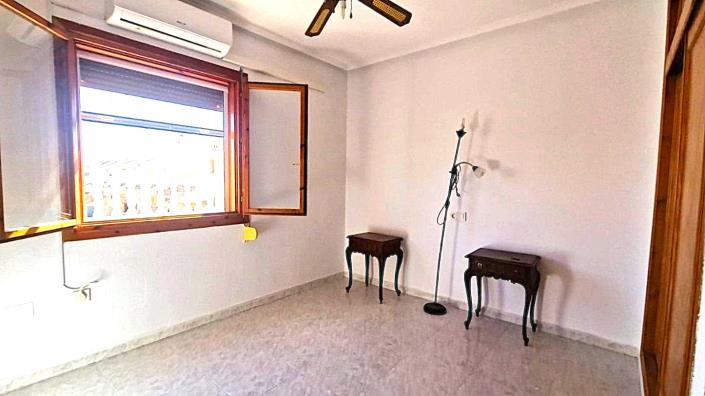 Image No.12-3 Bed Semi-Detached for sale