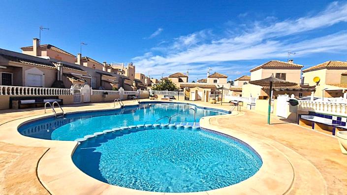 Image No.18-3 Bed Semi-Detached for sale