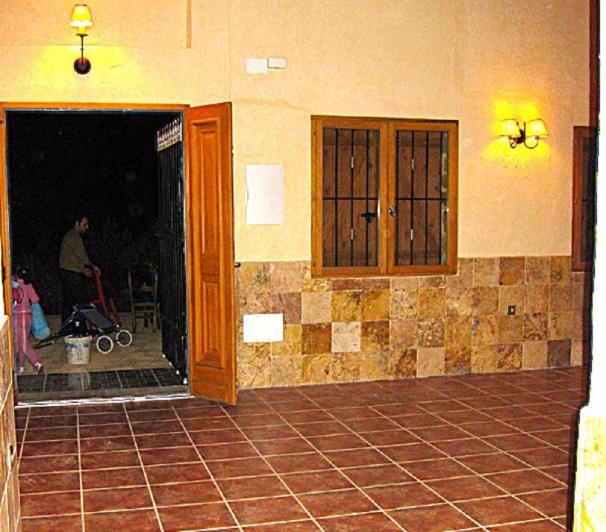 Image No.20-3 Bed Country Property for sale