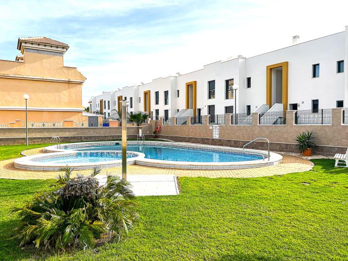 Image No.6-3 Bed Townhouse for sale