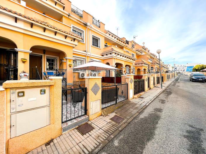 Image No.11-3 Bed Townhouse for sale