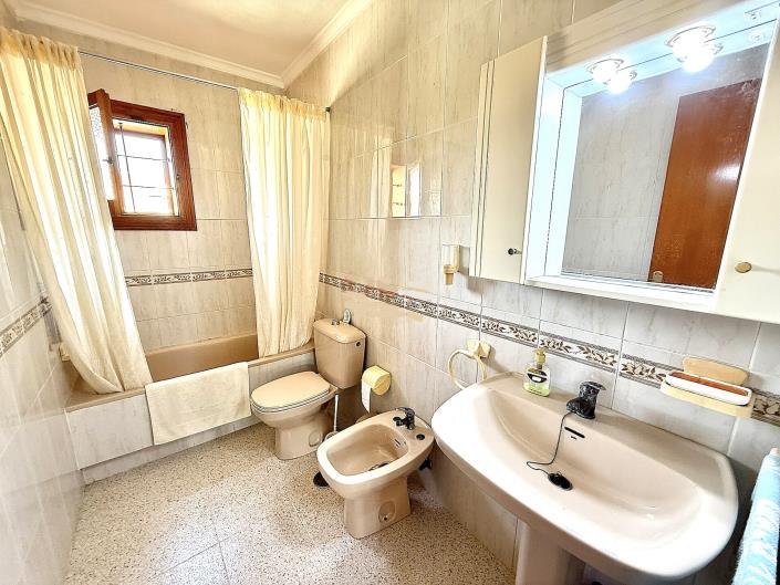 Image No.16-3 Bed Semi-Detached for sale