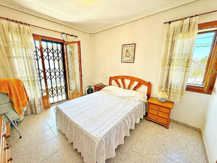 Image No.18-3 Bed Semi-Detached for sale