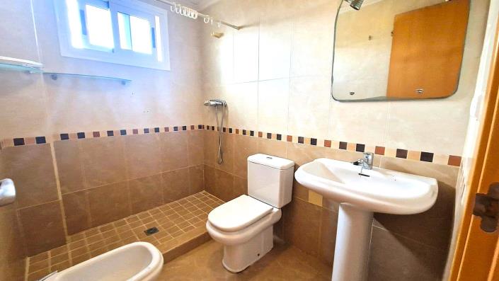 Image No.11-3 Bed Semi-Detached for sale