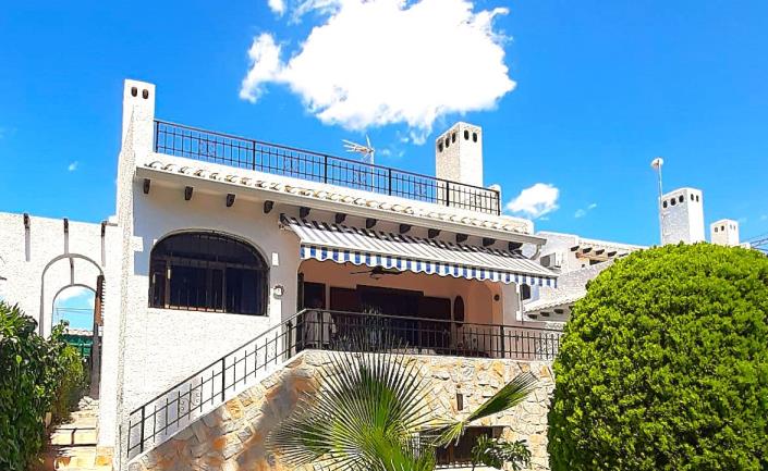 Image No.1-4 Bed Villa / Detached for sale