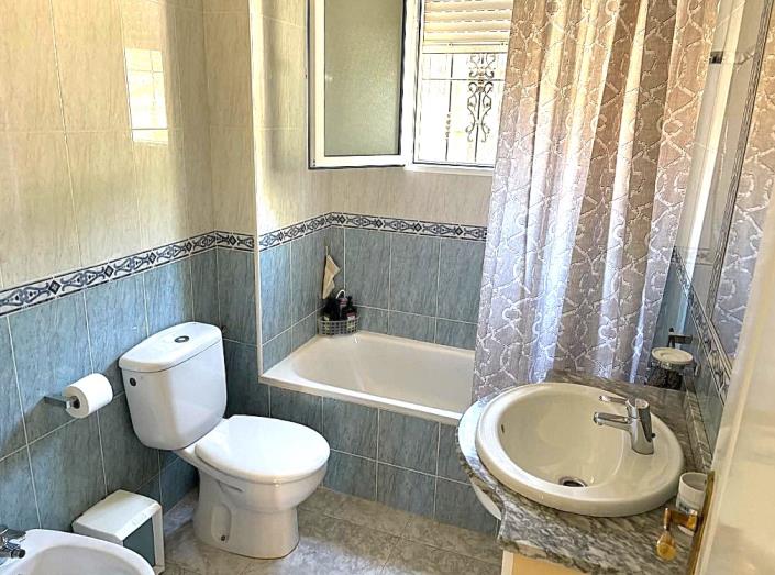 Image No.17-2 Bed Semi-Detached for sale