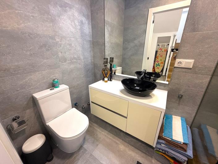 Image No.10-3 Bed Townhouse for sale