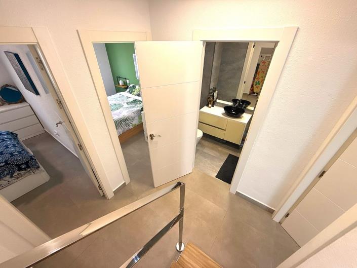 Image No.11-3 Bed Townhouse for sale