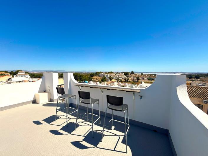 Image No.17-3 Bed Townhouse for sale