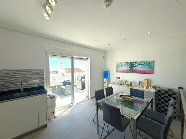 Image No.28-3 Bed Townhouse for sale