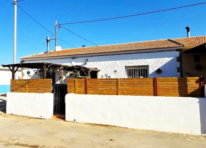 Image No.1-4 Bed Semi-Detached for sale