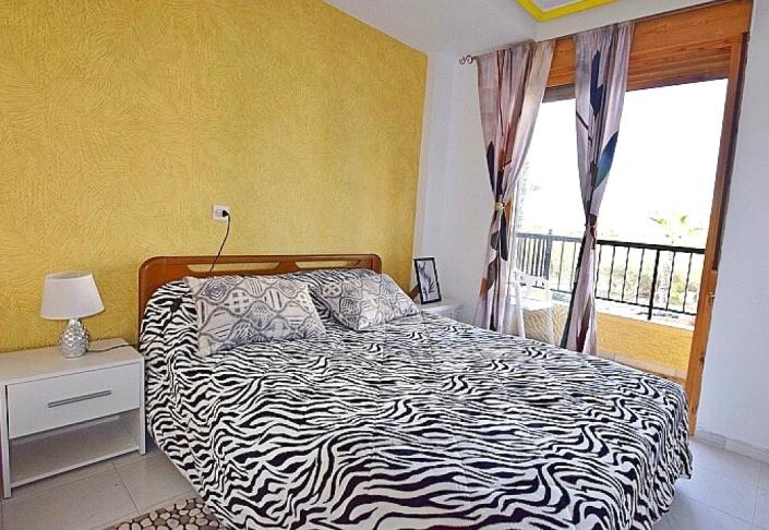 Image No.15-2 Bed Semi-Detached for sale