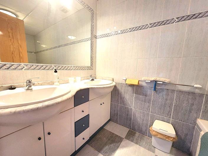 Image No.15-3 Bed Semi-Detached for sale