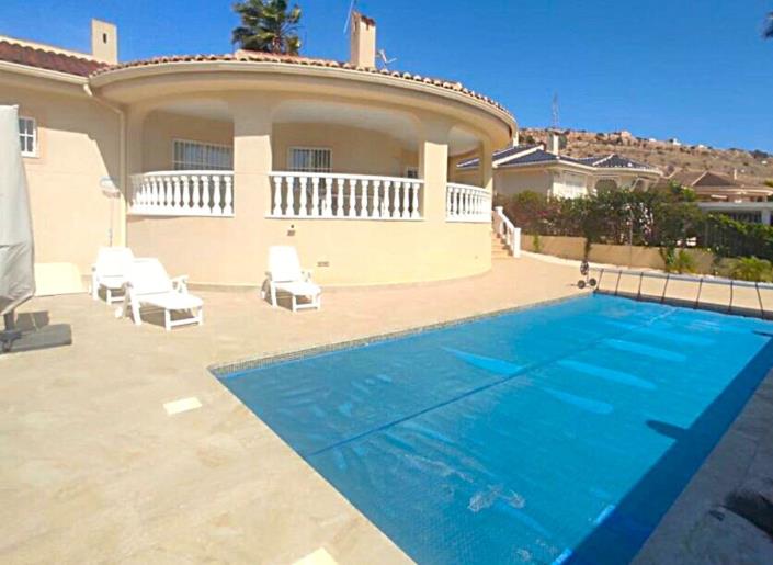 Image No.1-3 Bed Villa / Detached for sale