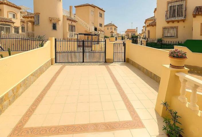 Image No.8-2 Bed Townhouse for sale