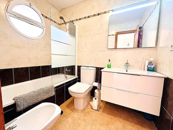 Image No.11-3 Bed Townhouse for sale