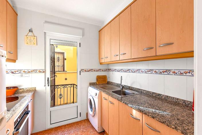 Image No.8-3 Bed Semi-Detached for sale