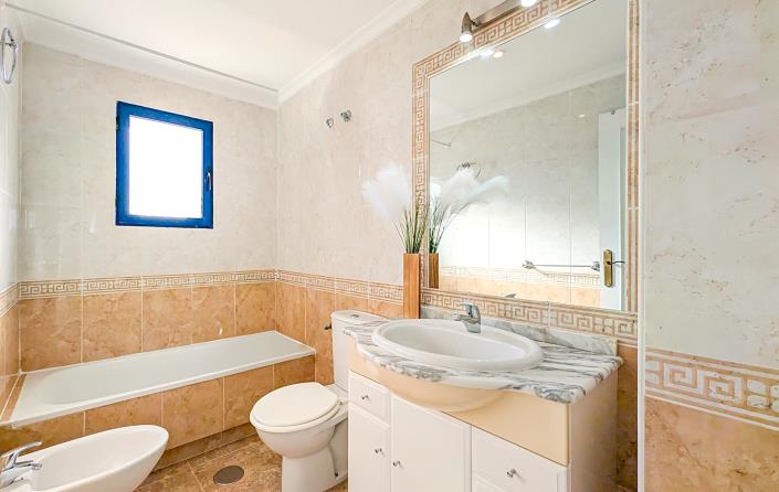 Image No.17-2 Bed Apartment for sale