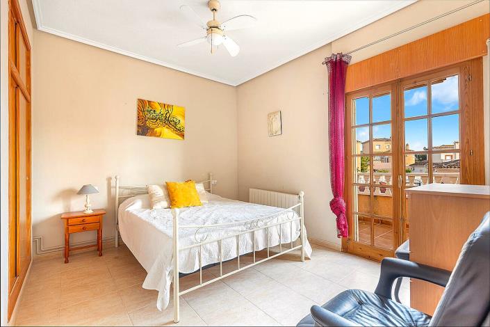 Image No.24-4 Bed Villa / Detached for sale