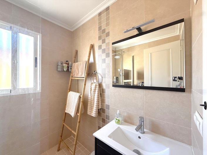 Image No.26-2 Bed Semi-Detached for sale