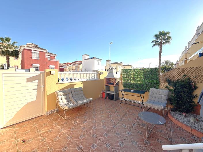 Image No.28-2 Bed Semi-Detached for sale