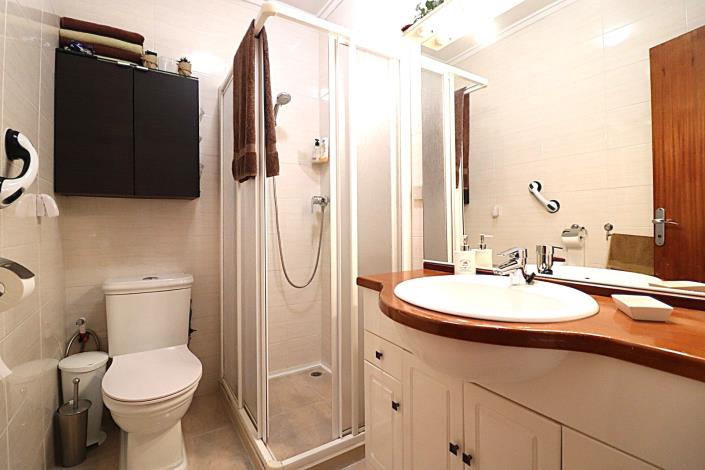 Image No.21-3 Bed House for sale