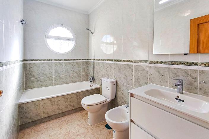 Image No.5-3 Bed Quad for sale