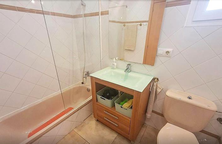 Image No.8-4 Bed Villa / Detached for sale