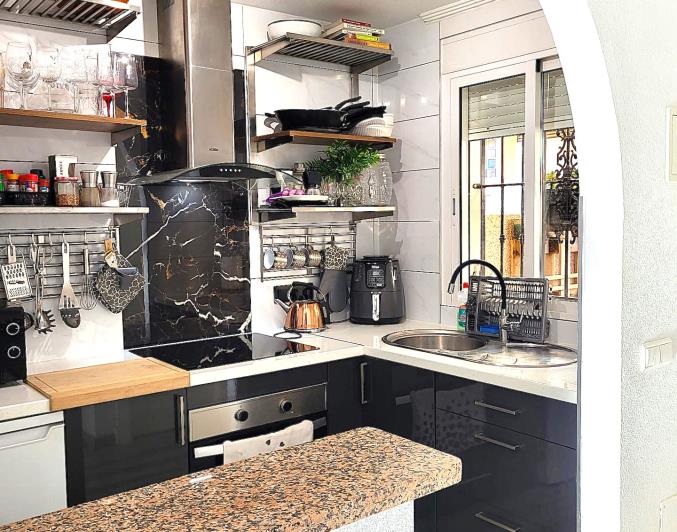 Image No.18-2 Bed Semi-Detached for sale