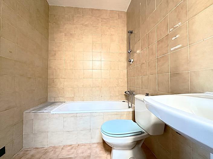 Image No.11-2 Bed Townhouse for sale