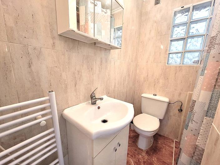 Image No.12-3 Bed Townhouse for sale