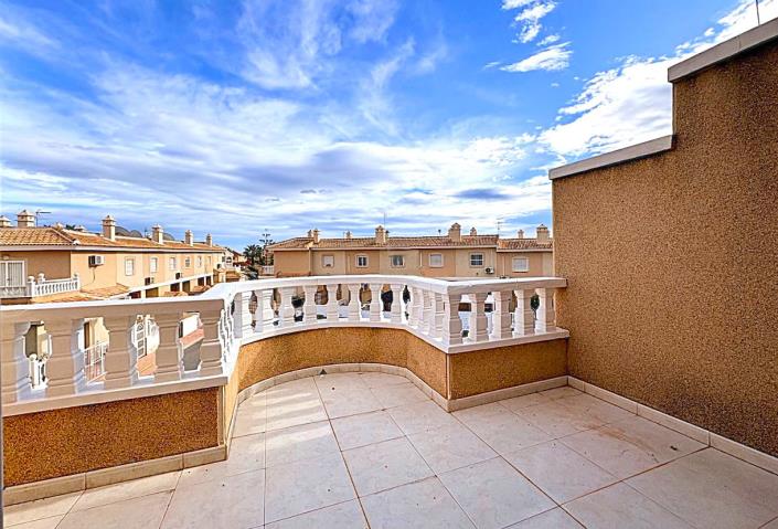 Image No.4-2 Bed Townhouse for sale