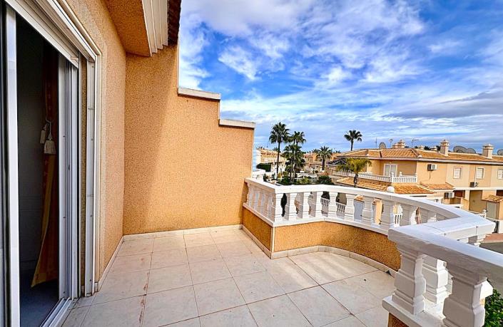 Image No.12-2 Bed Townhouse for sale