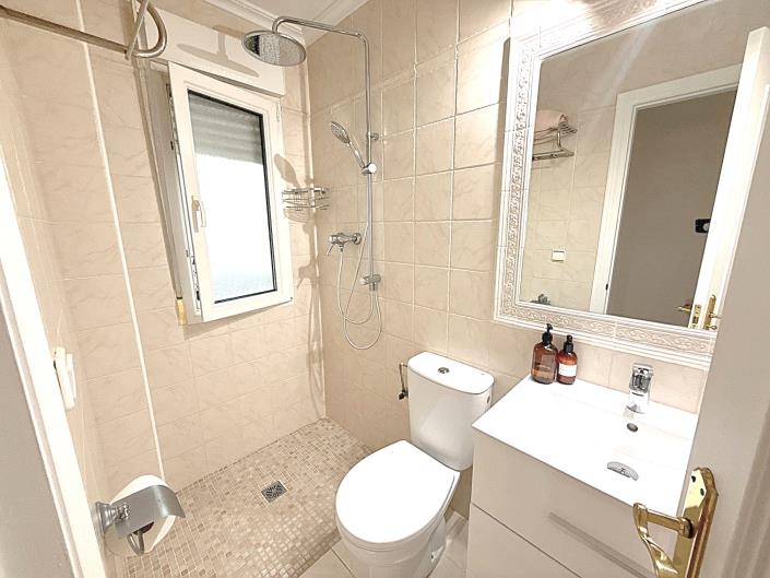 Image No.19-3 Bed Semi-Detached for sale