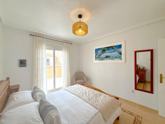 Image No.26-3 Bed Semi-Detached for sale