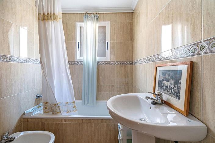 Image No.20-3 Bed Apartment for sale